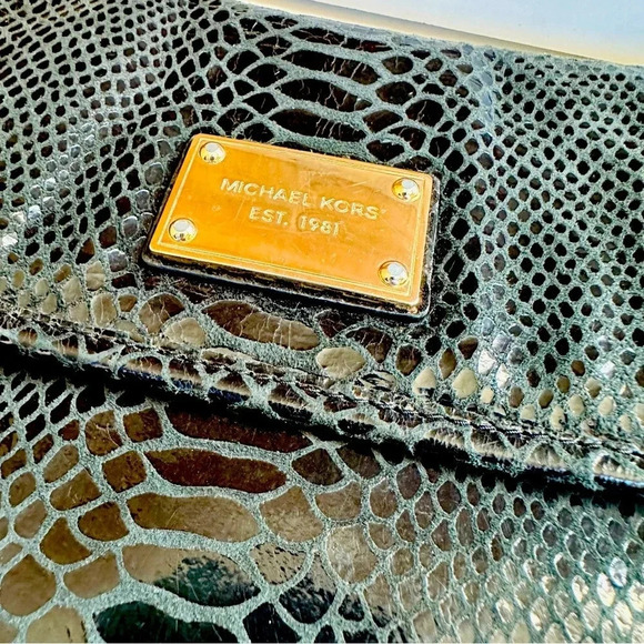 Micheal Kors Clutch/Ipad/Laptop Sleeve - Picture 4 of 8